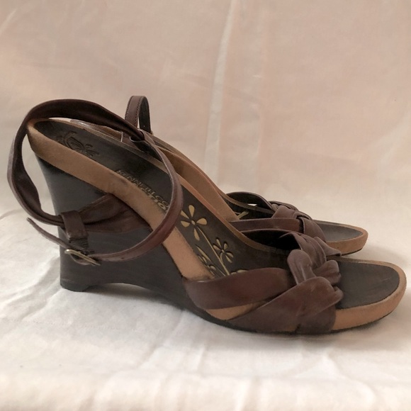 Kenneth Cole Reaction Wedge Sandals - Picture 3 of 7